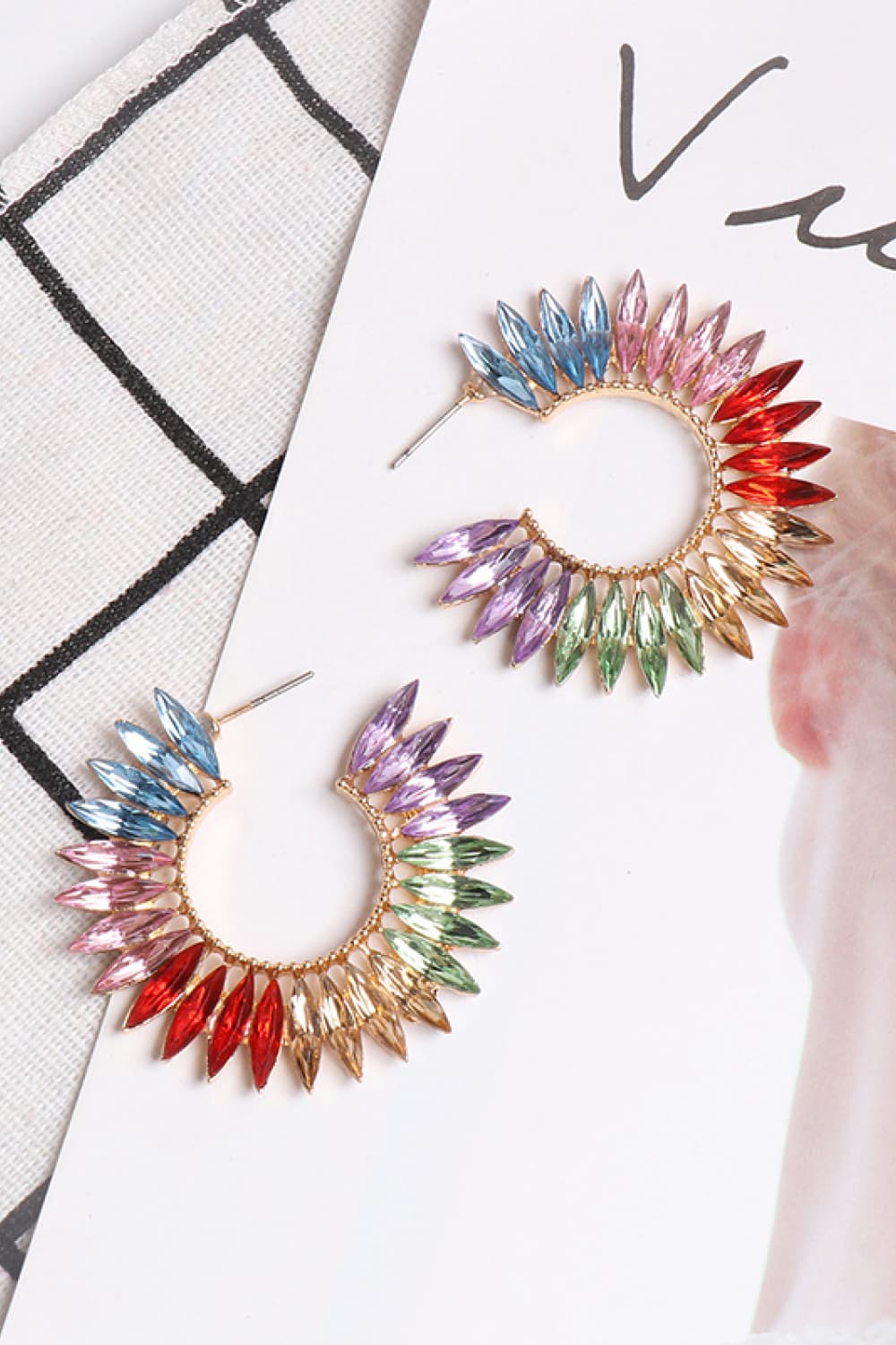Zinc Alloy Acrylic C-Hoop Earrings  Earrings- Doll Fits
