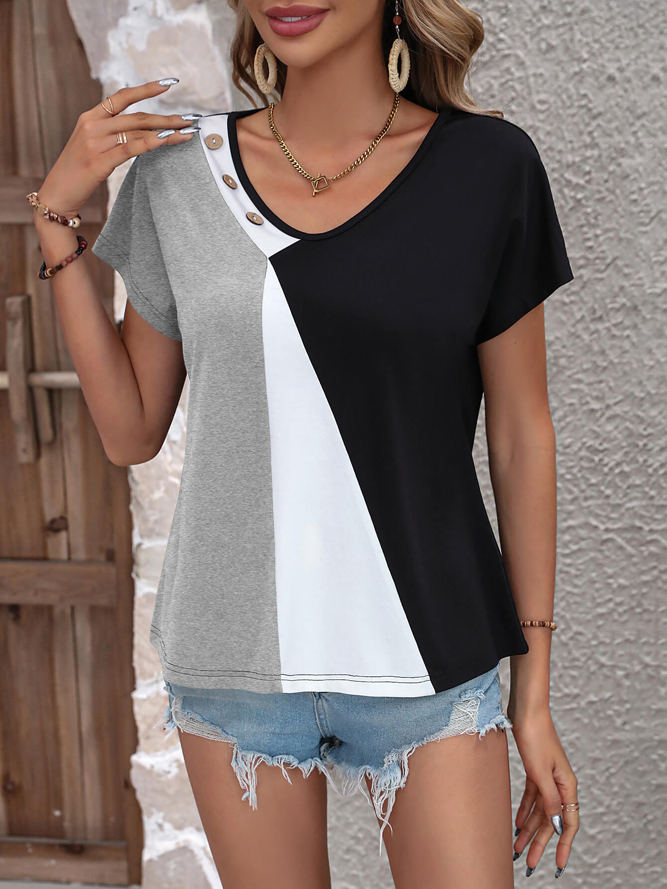 Color Block Decorative Button V-Neck Tee  - Doll Fits
